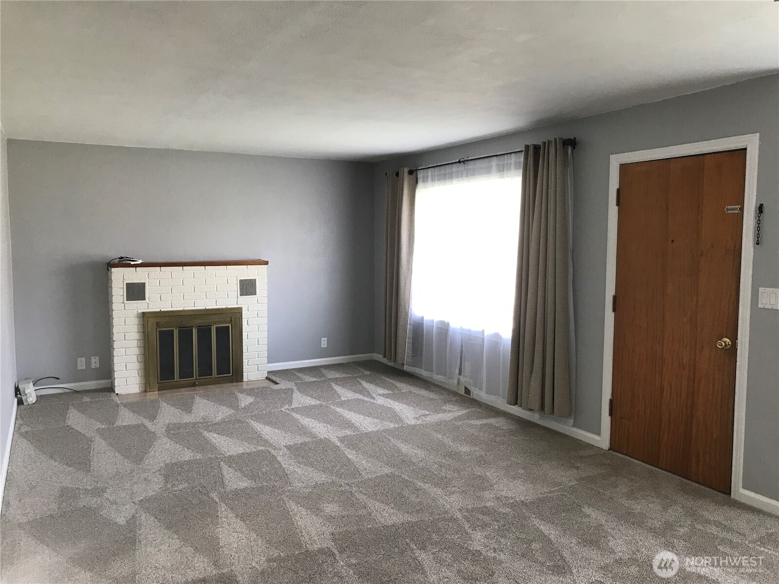 1033 Tyler Street Property Photo 5