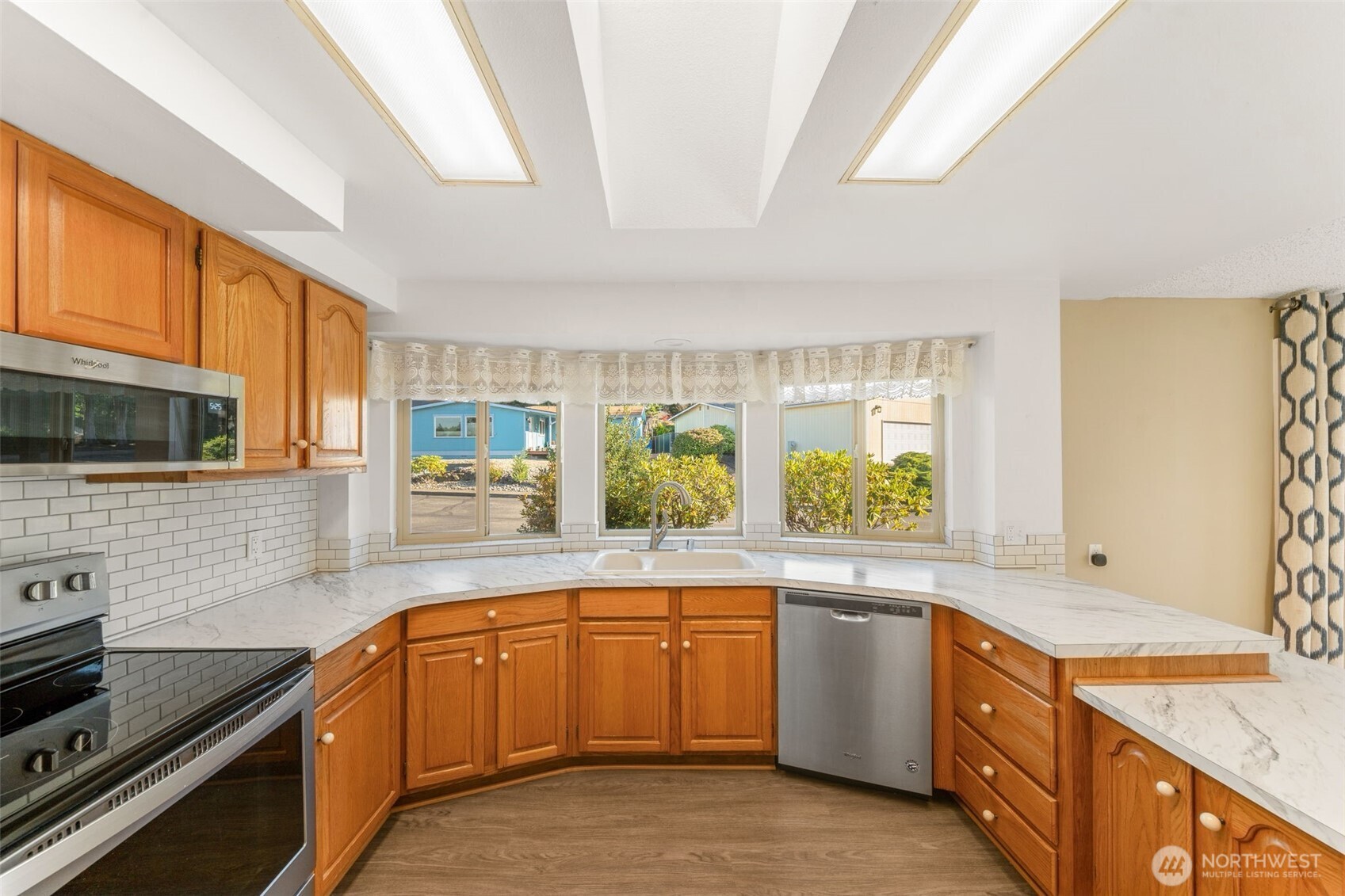 706 Dennis Street 11 Property Photo 10