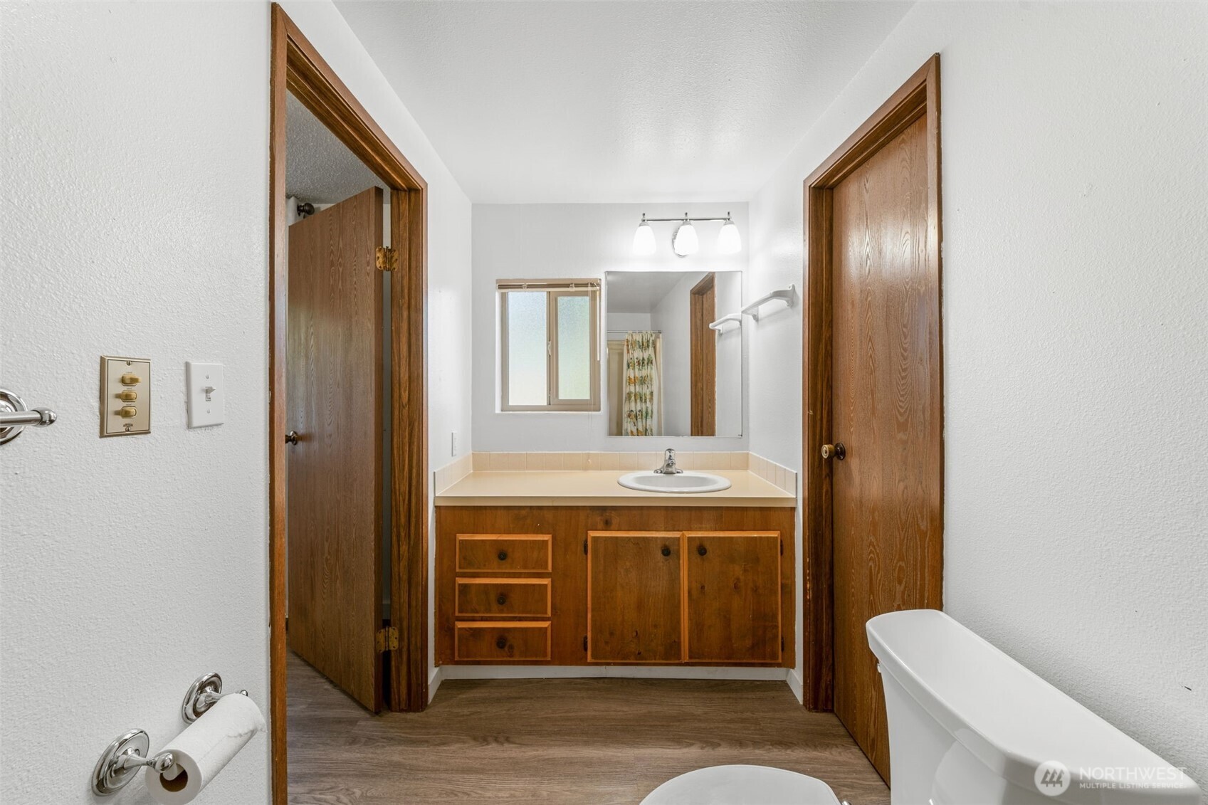 706 Dennis Street 11 Property Photo 14
