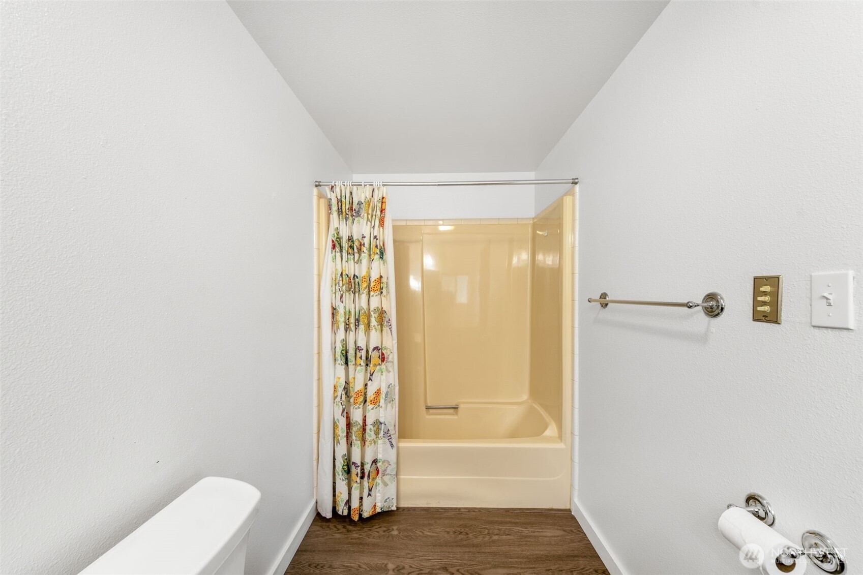 706 Dennis Street 11 Property Photo 15
