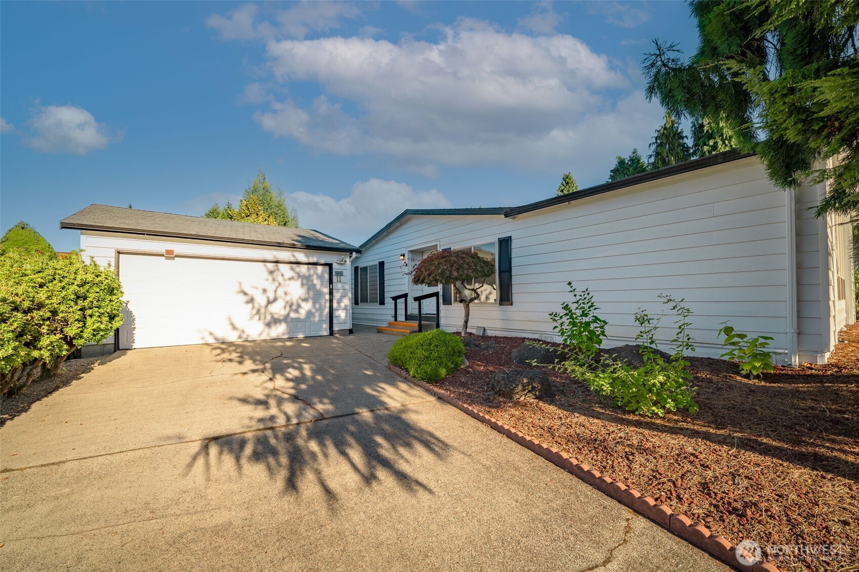 706 Dennis Street 11 Property Photo 28