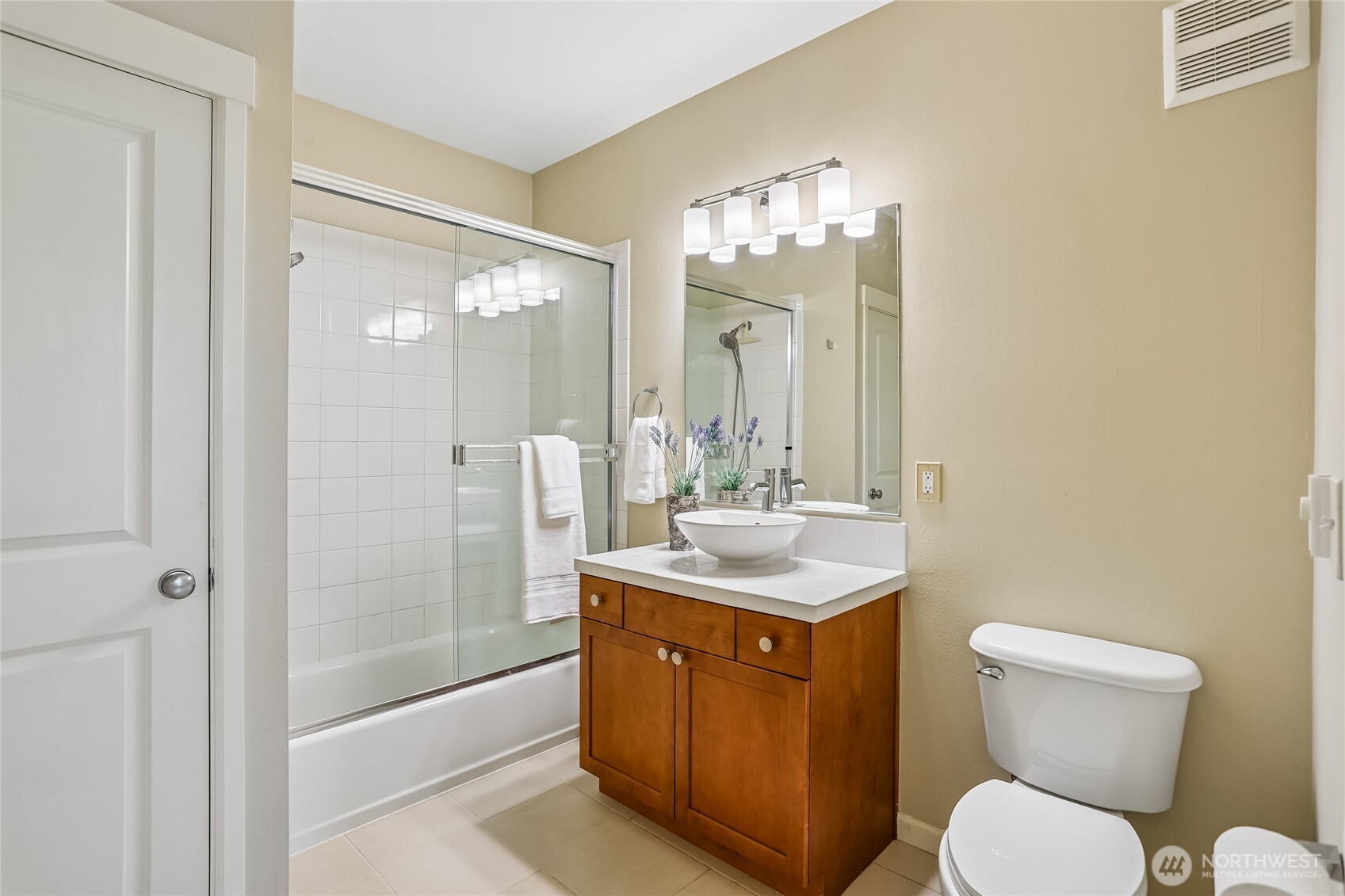 2010 Ne Katsura Street A Property Photo 14