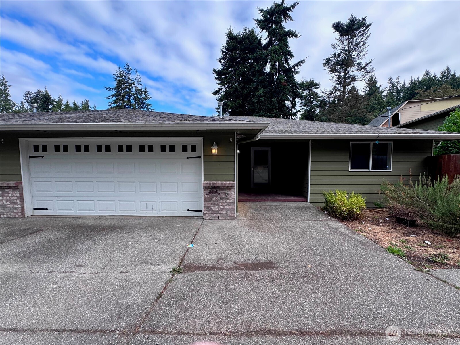 9105 176th St B Property Photo 1