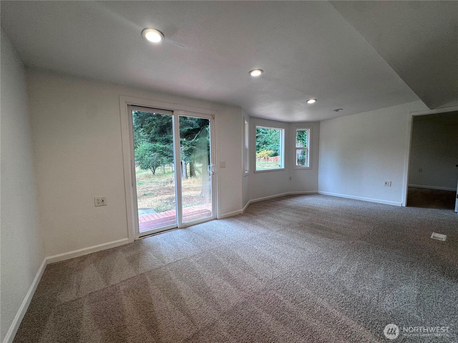 9105 176th St B Property Photo 6