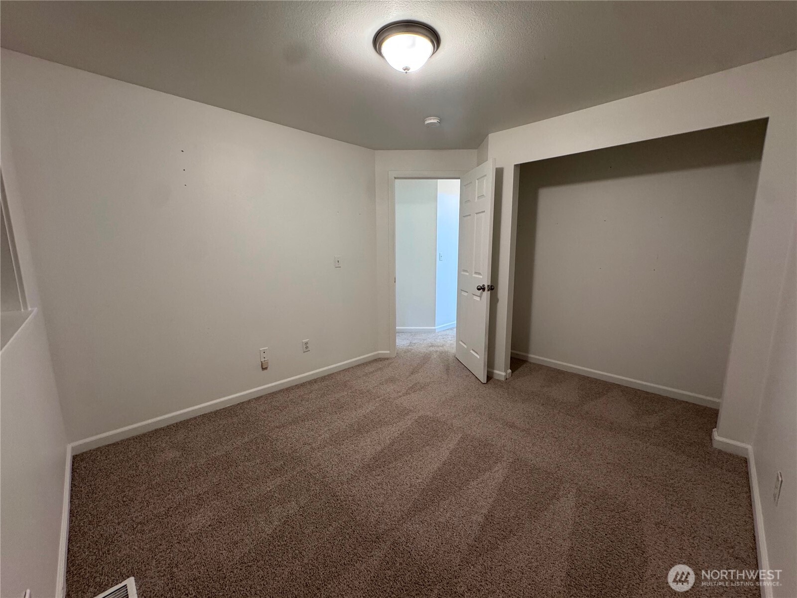9105 176th St B Property Photo 7
