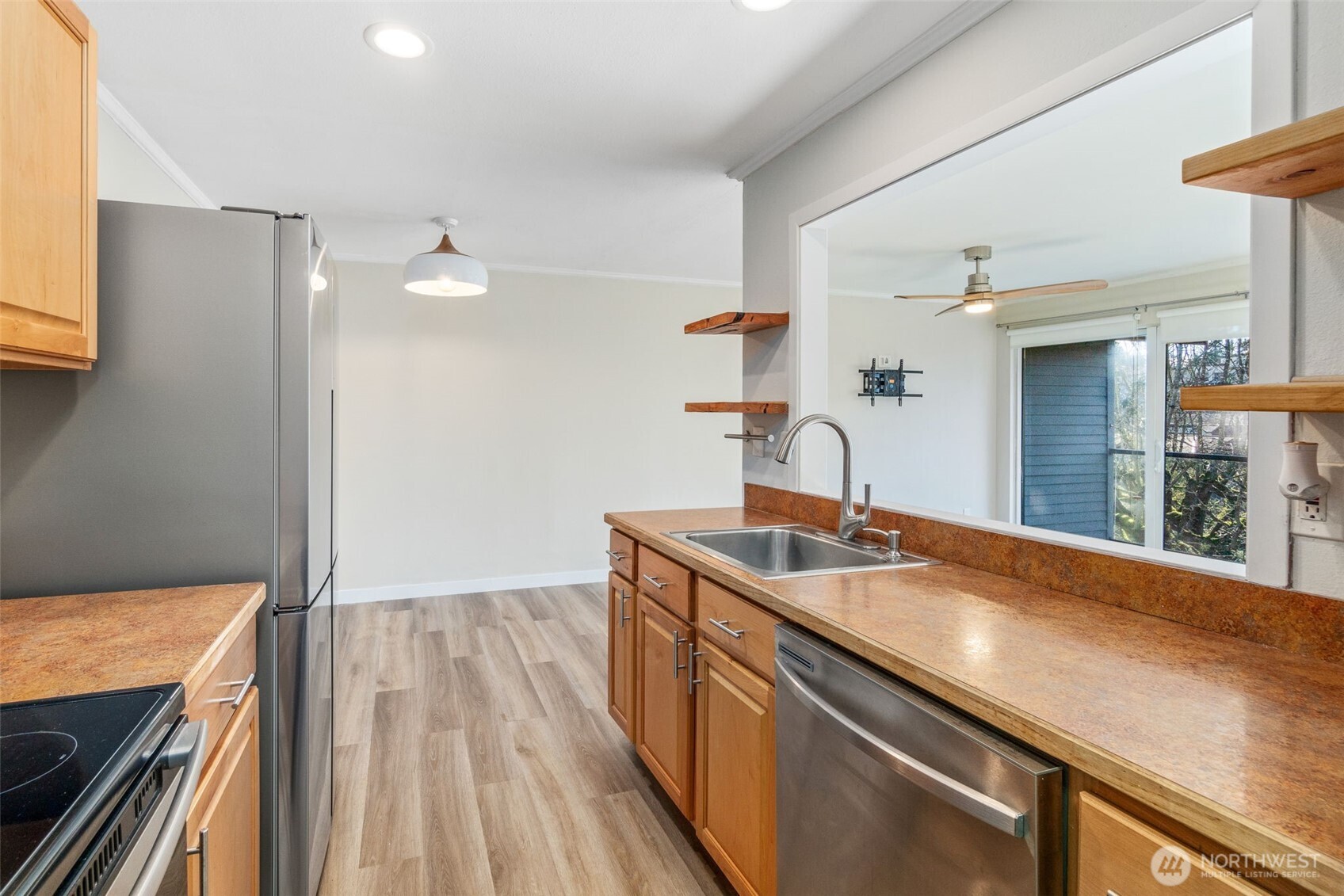 19428 Aurora Avenue 431 Property Photo 6