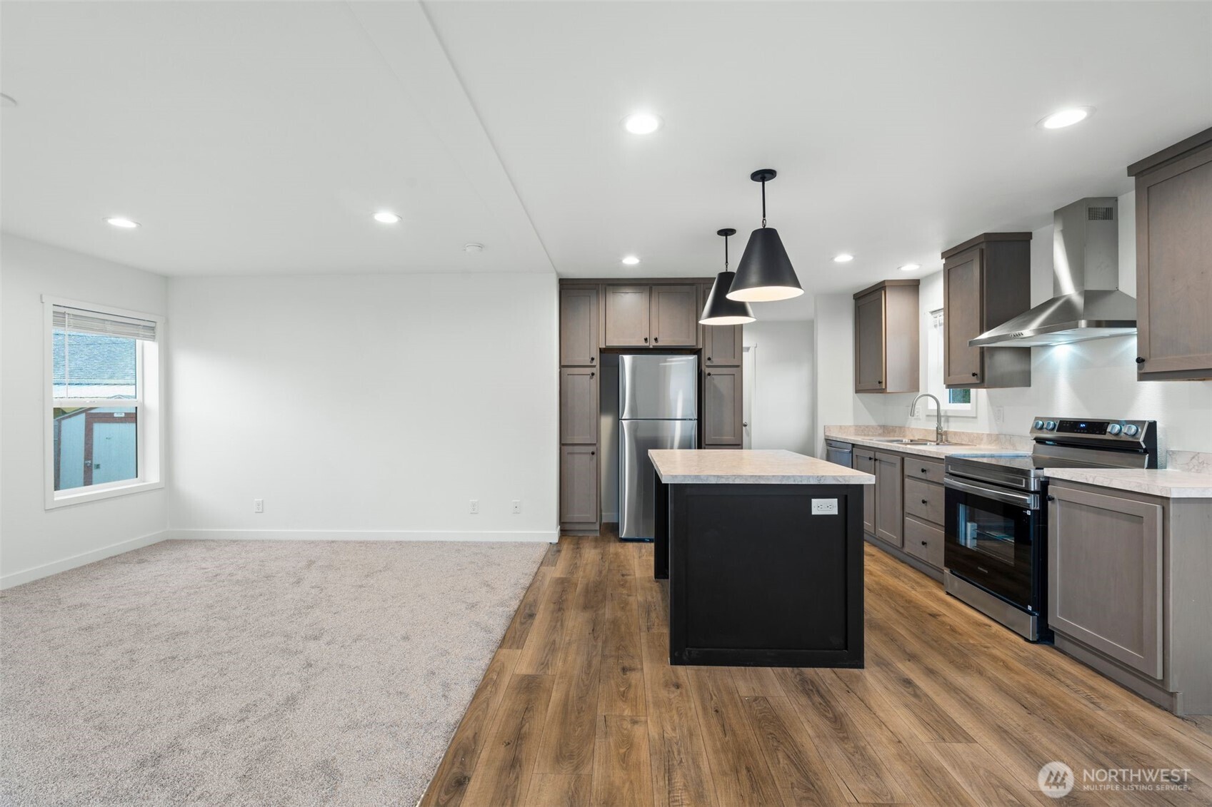 1635 West Side Highway 8 Property Photo 2