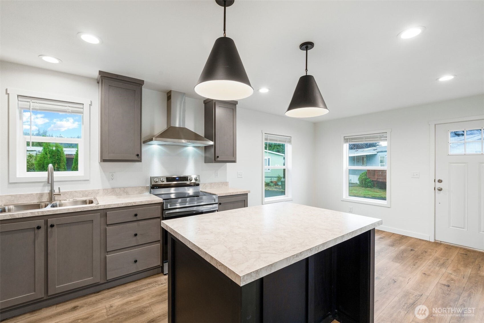 1635 West Side Highway 8 Property Photo 9