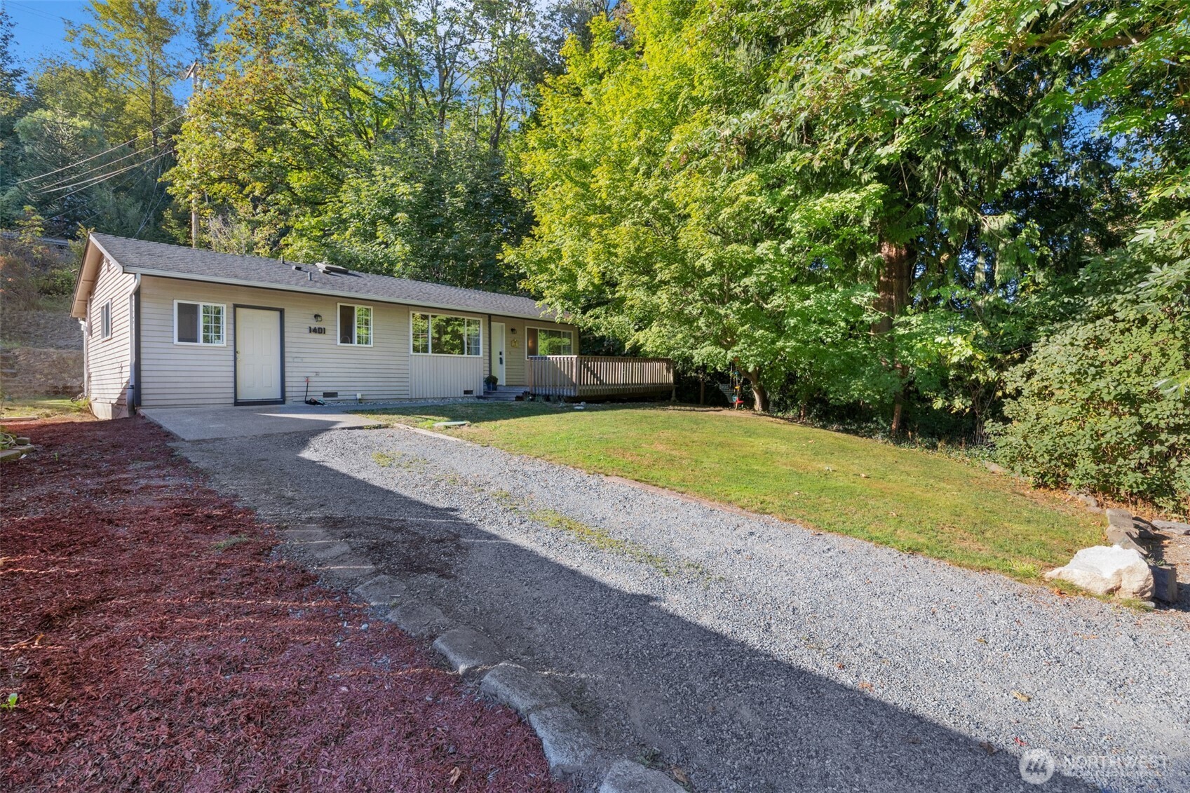 1401 Maple Avenue Property Photo 1