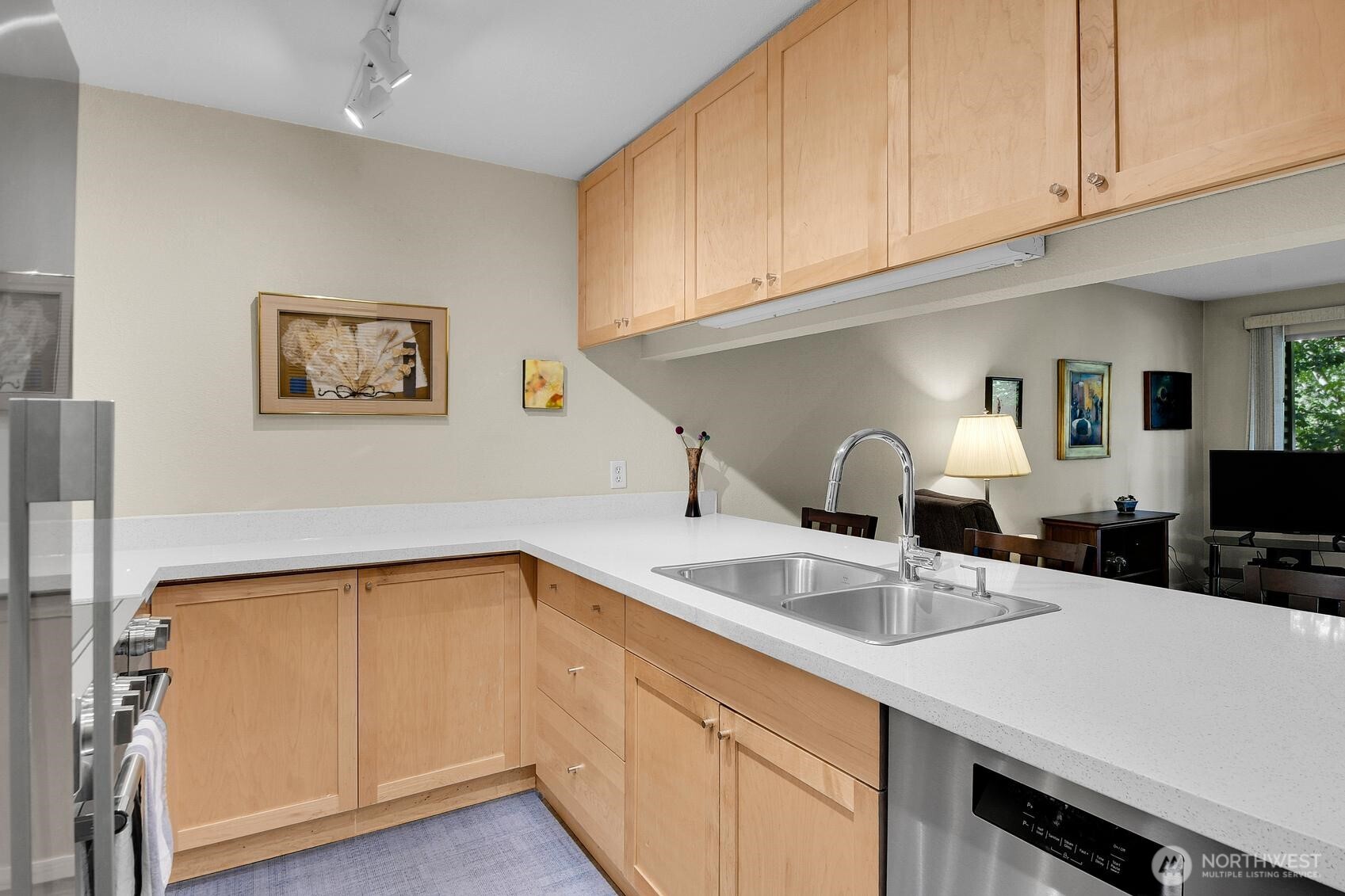 275 W Roy Street 205 Property Photo 7