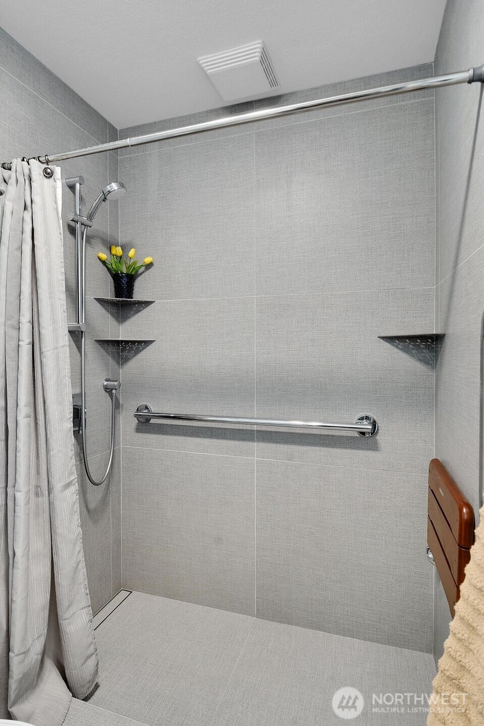 275 W Roy Street 205 Property Photo 12