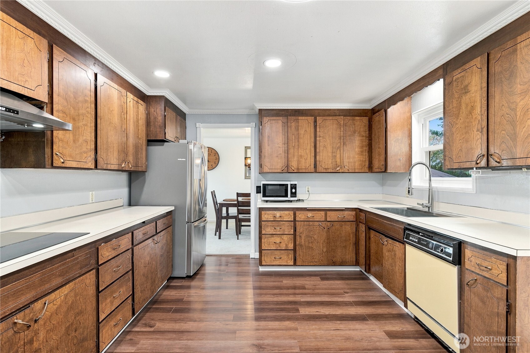 2455 Lenore Drive Property Photo 11