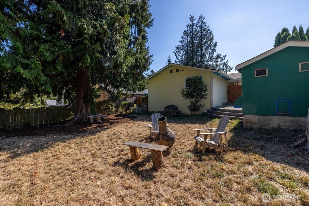 1115 W Hazel Street Property Photo 3