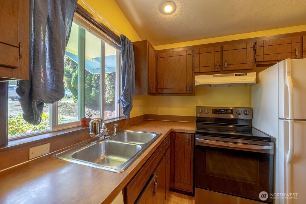 1115 W Hazel Street Property Photo 12
