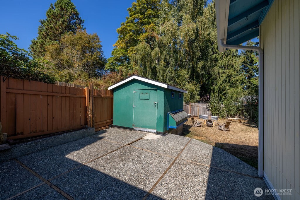1115 W Hazel Street Property Photo 33