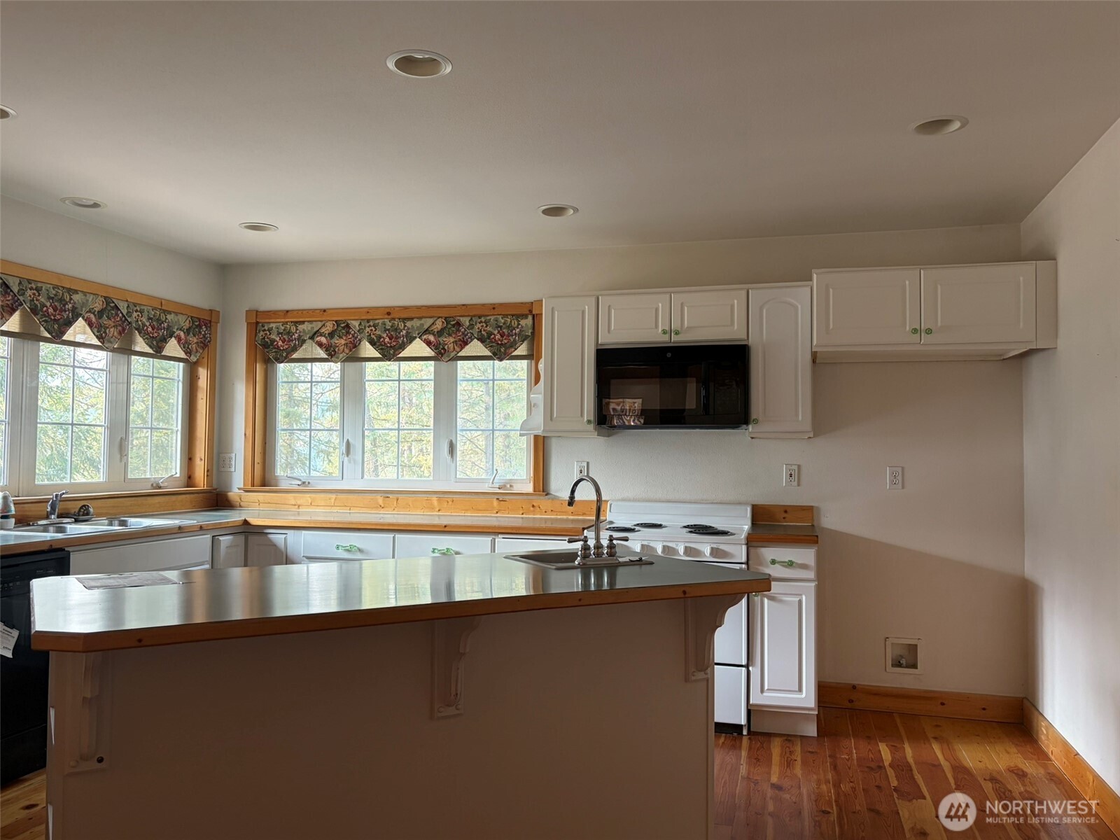497 Dolomite Road Property Photo 3