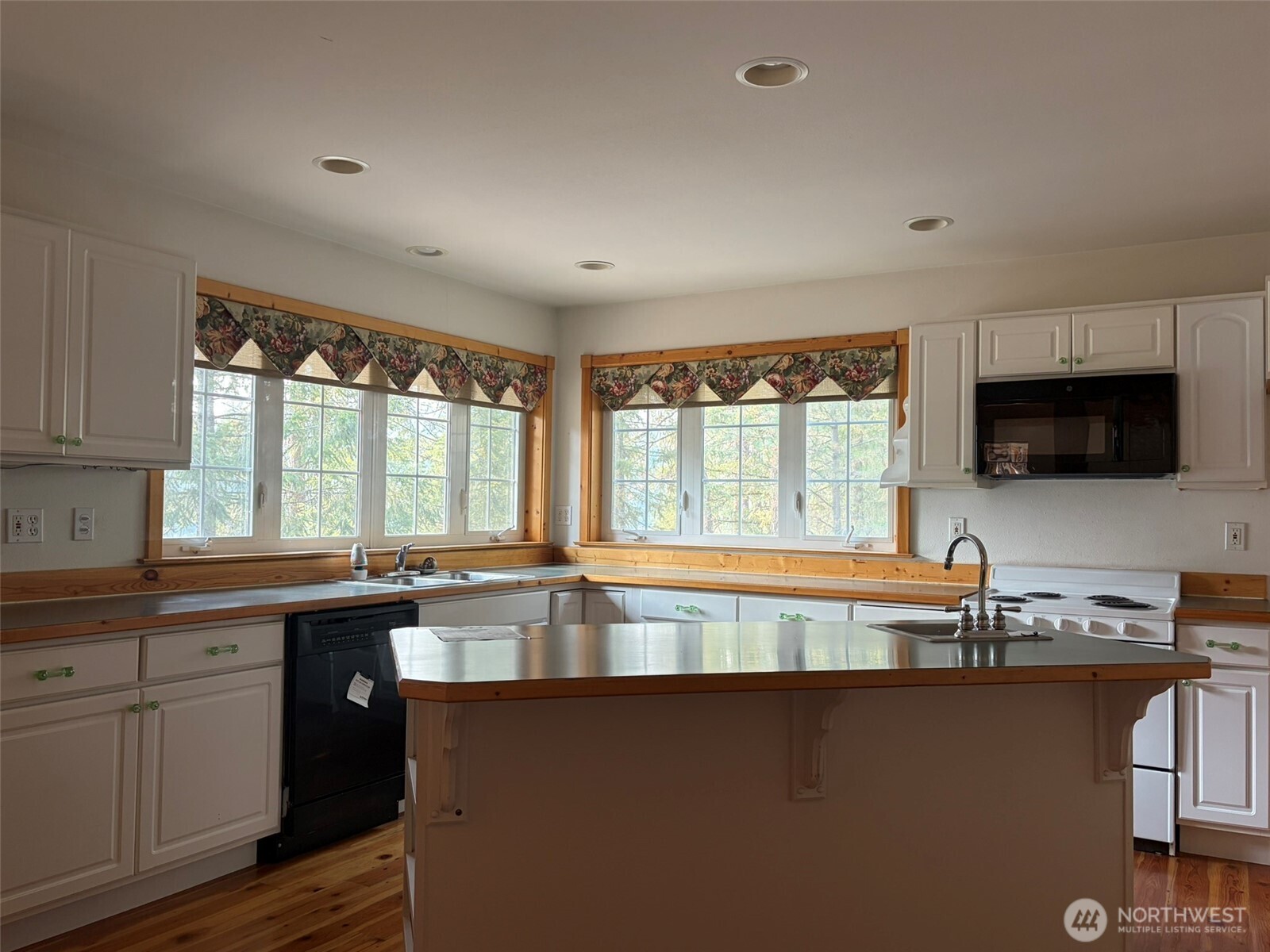 497 Dolomite Road Property Photo 4