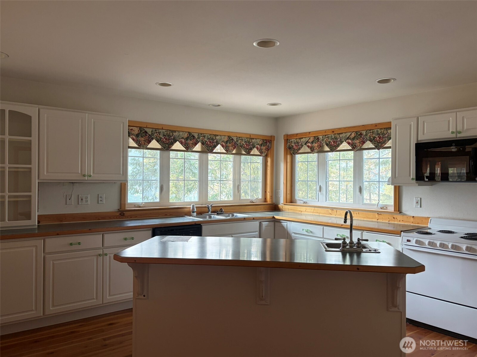 497 Dolomite Road Property Photo 5