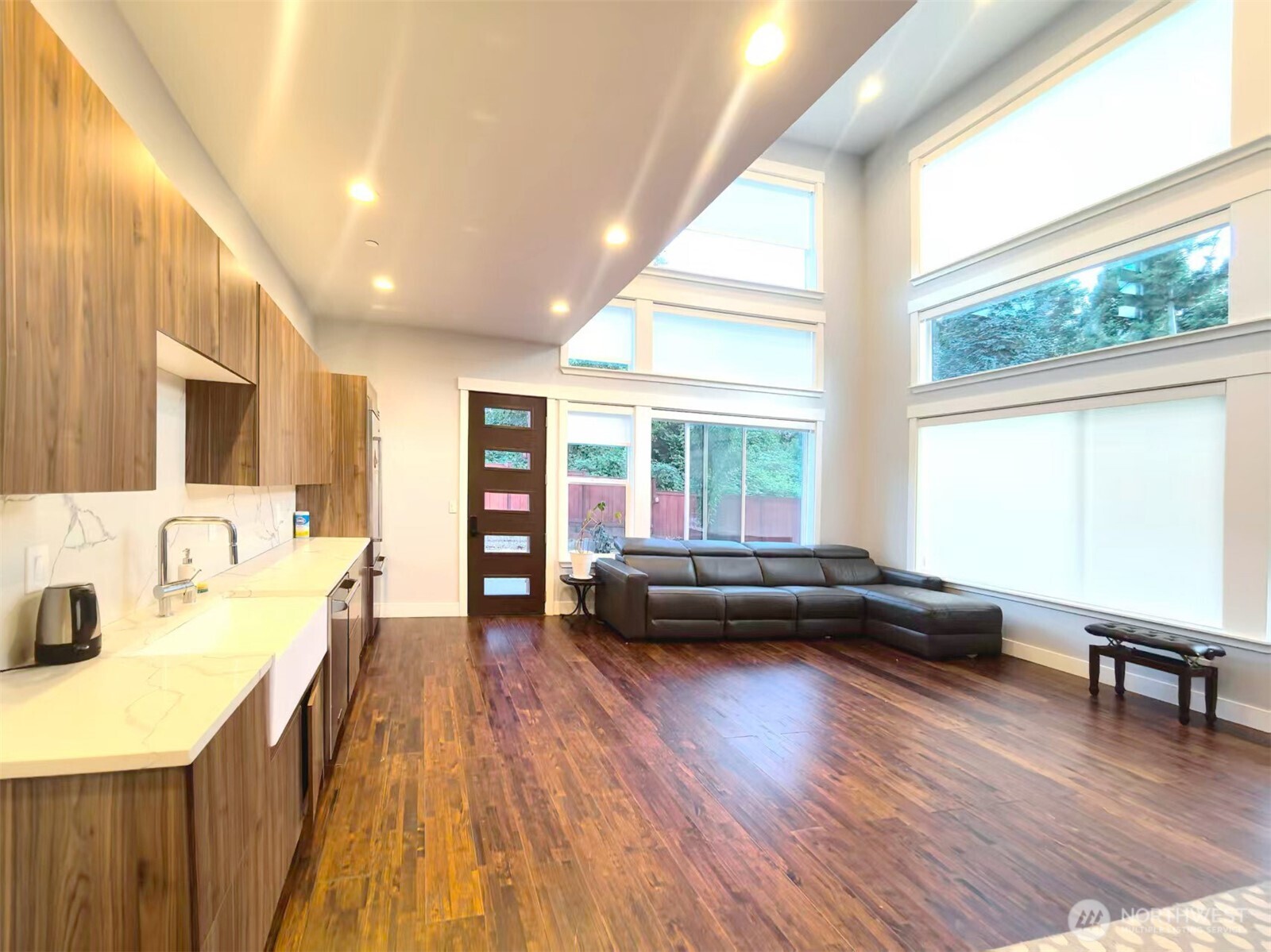 3621 Lincoln Avenue Property Photo 4