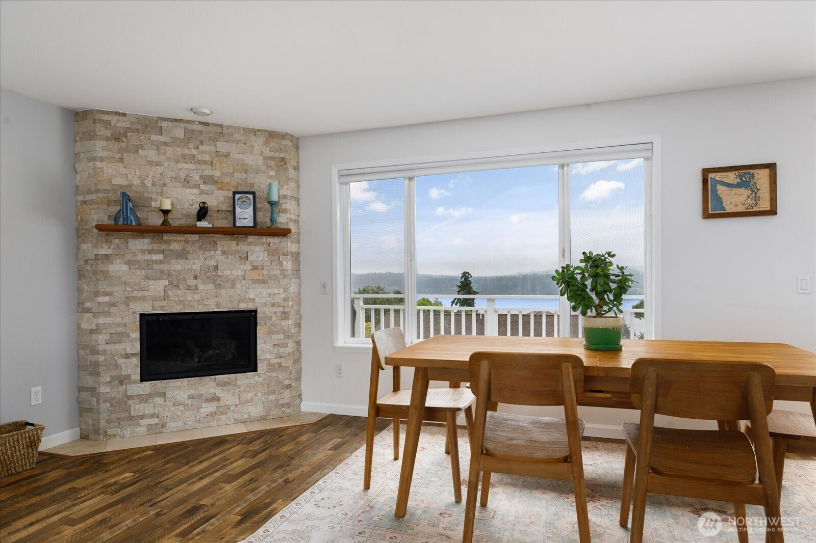 5055 Honeymoon Bay Road Property Photo 8