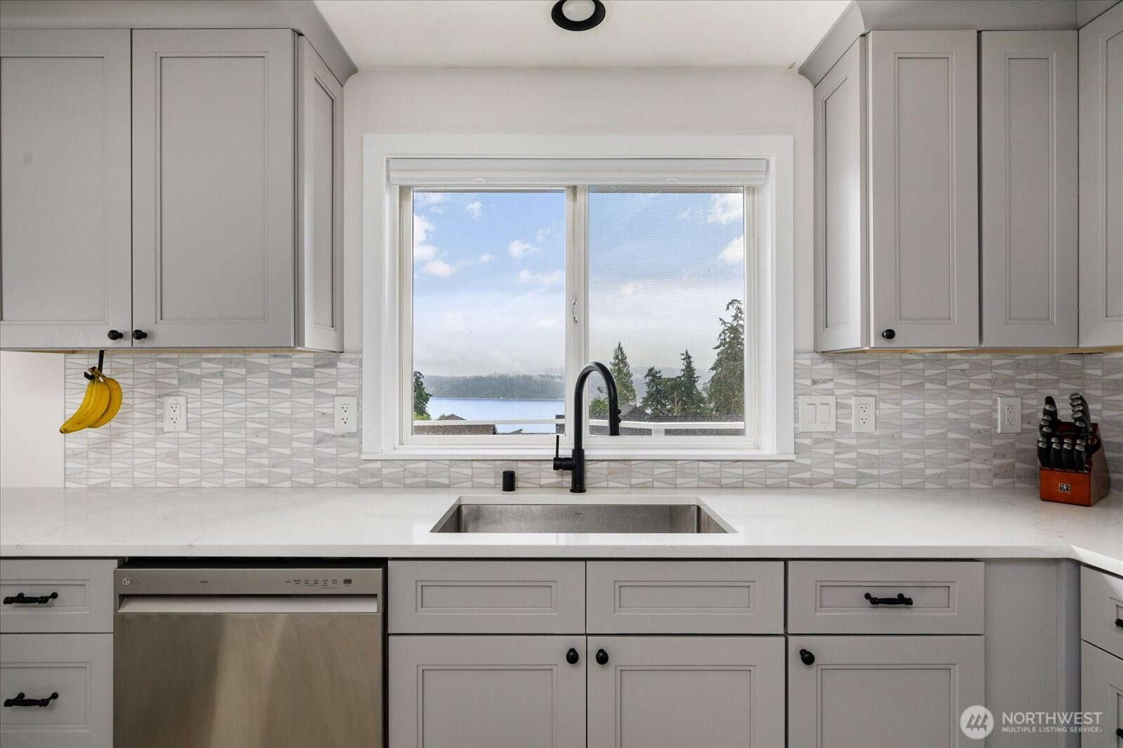 5055 Honeymoon Bay Road Property Photo 11
