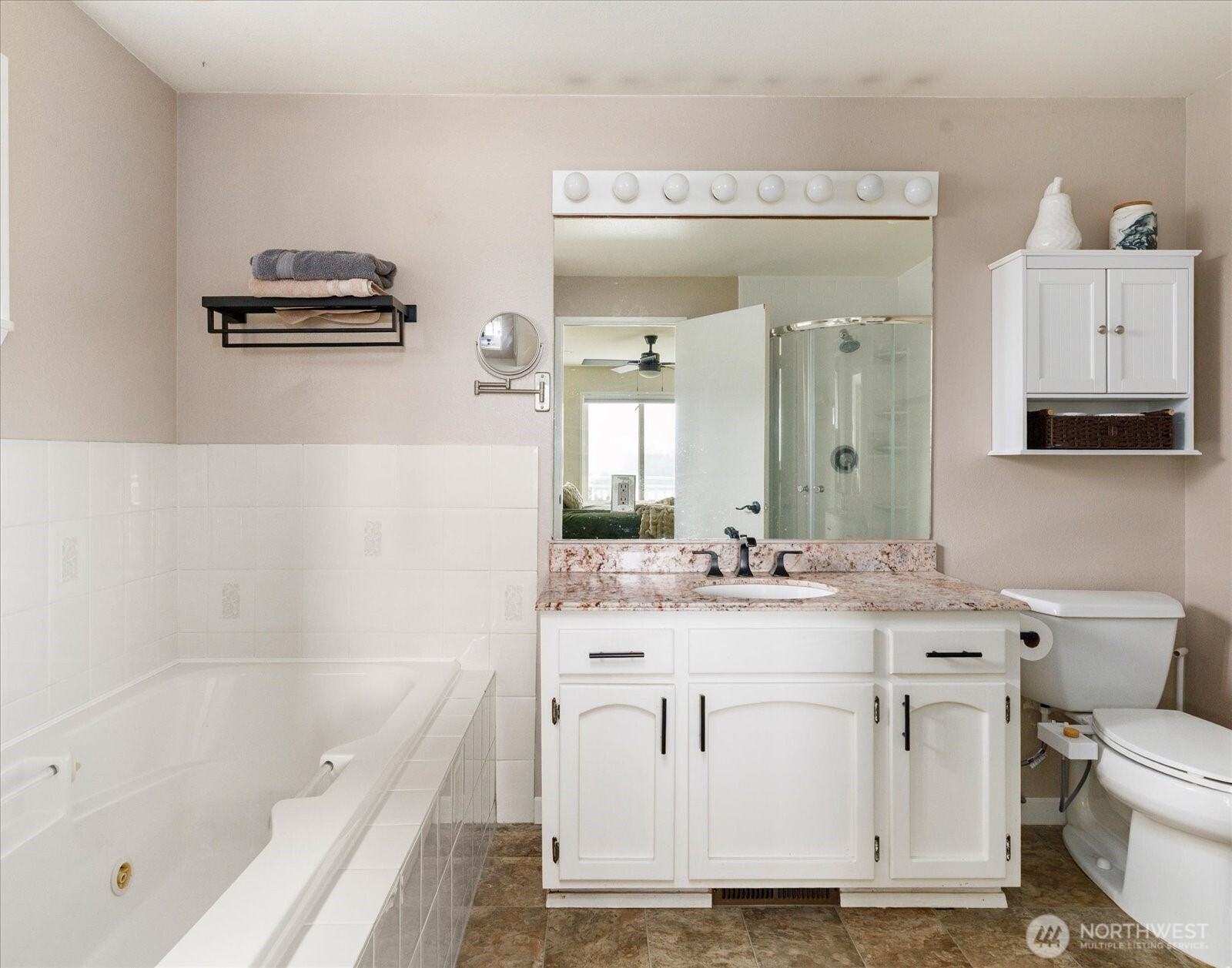 5055 Honeymoon Bay Road Property Photo 17