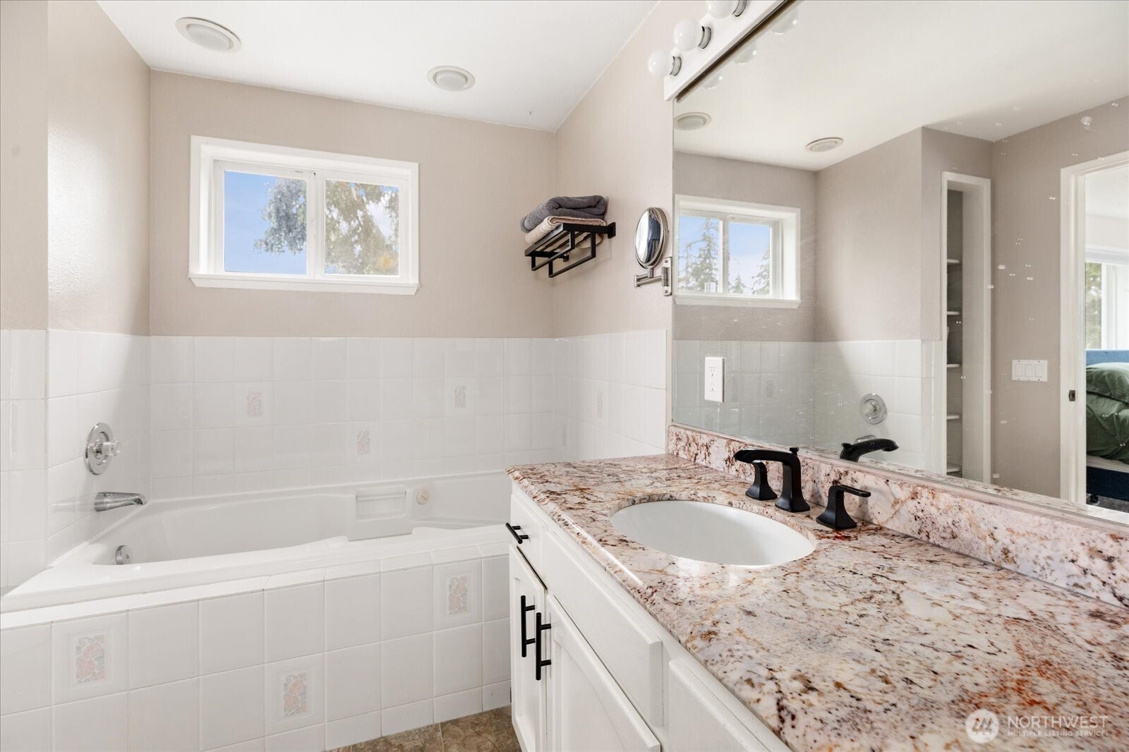 5055 Honeymoon Bay Road Property Photo 18