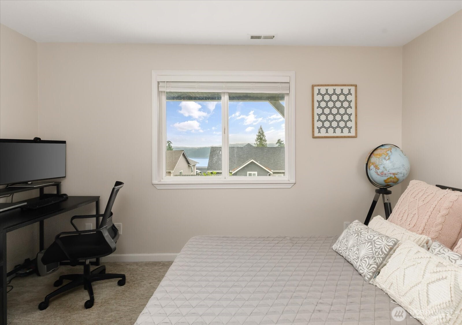 5055 Honeymoon Bay Road Property Photo 32