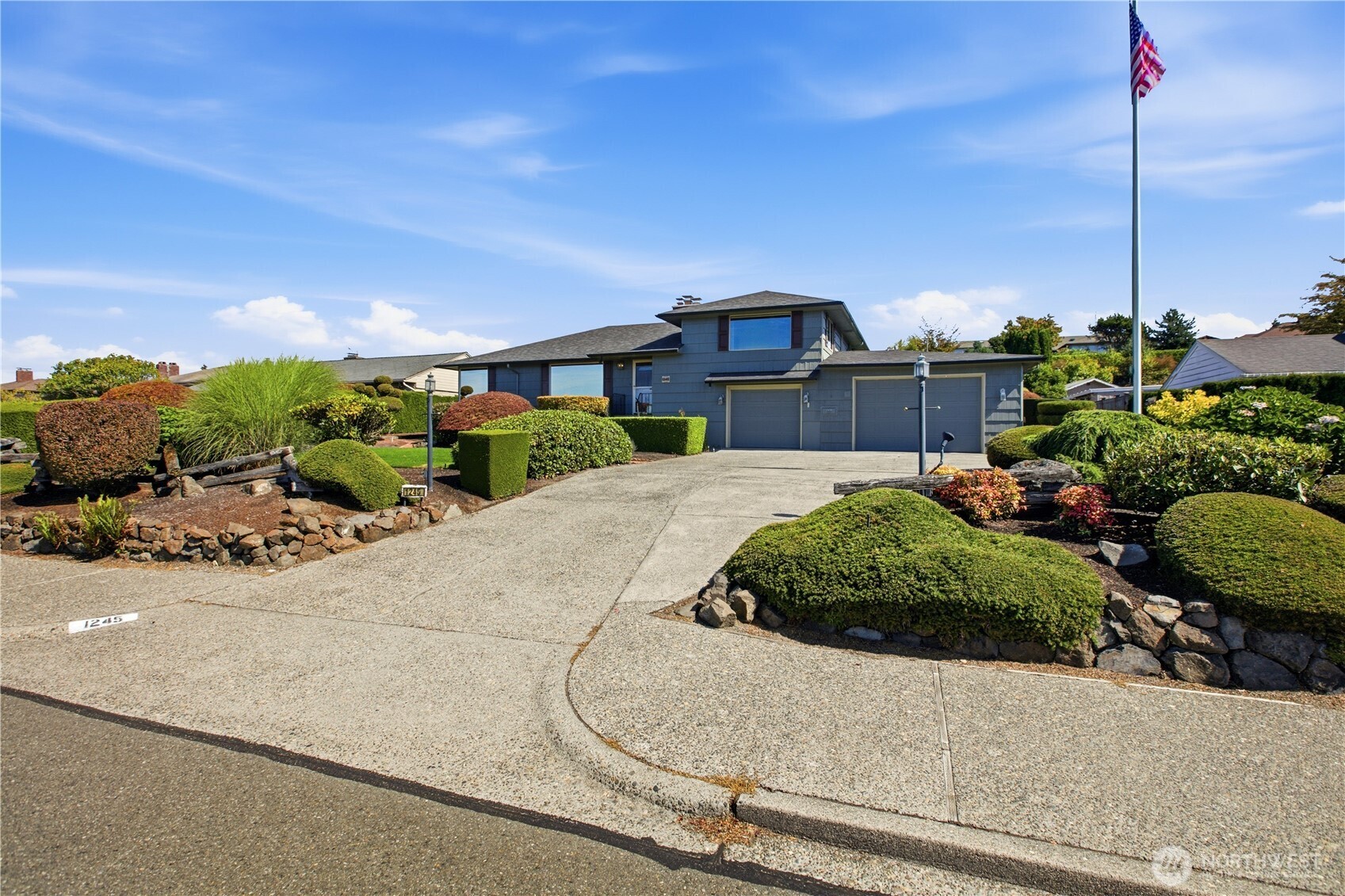 1245 S Fernside Drive Property Photo 2
