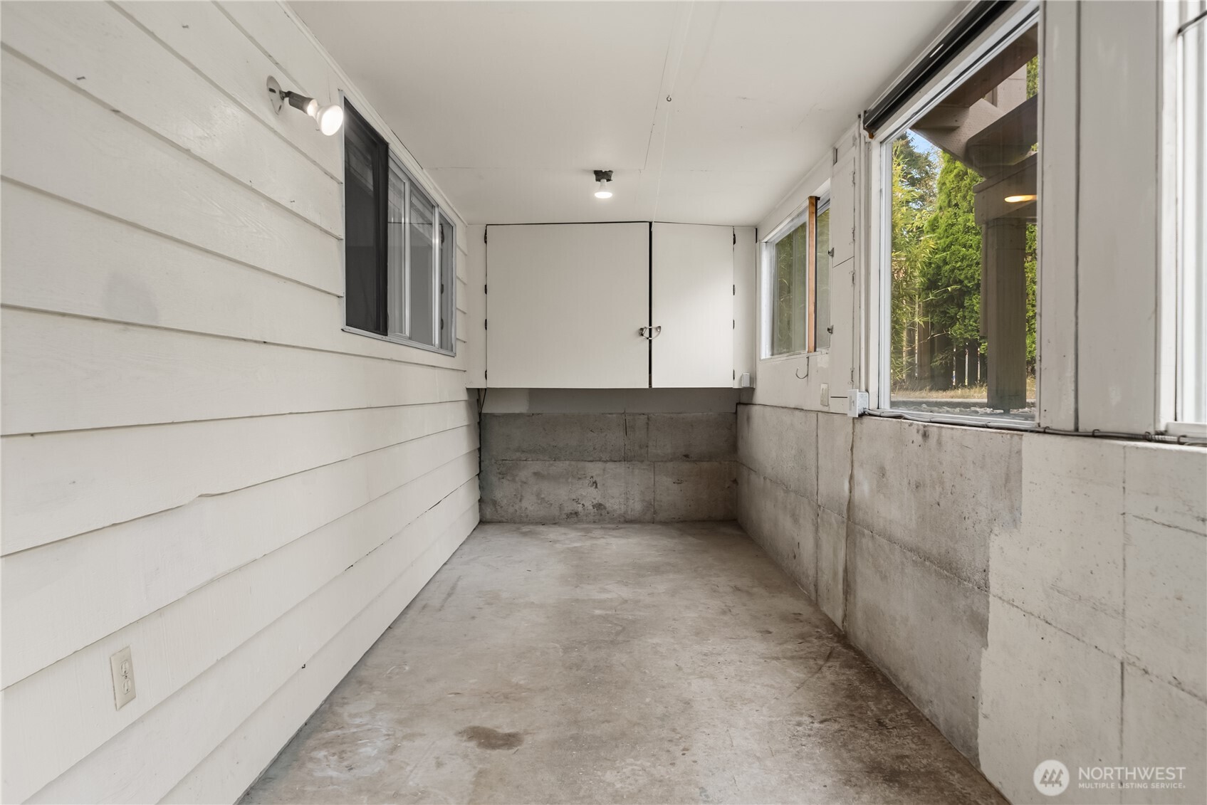 1561 S Macarthur Street Property Photo 32