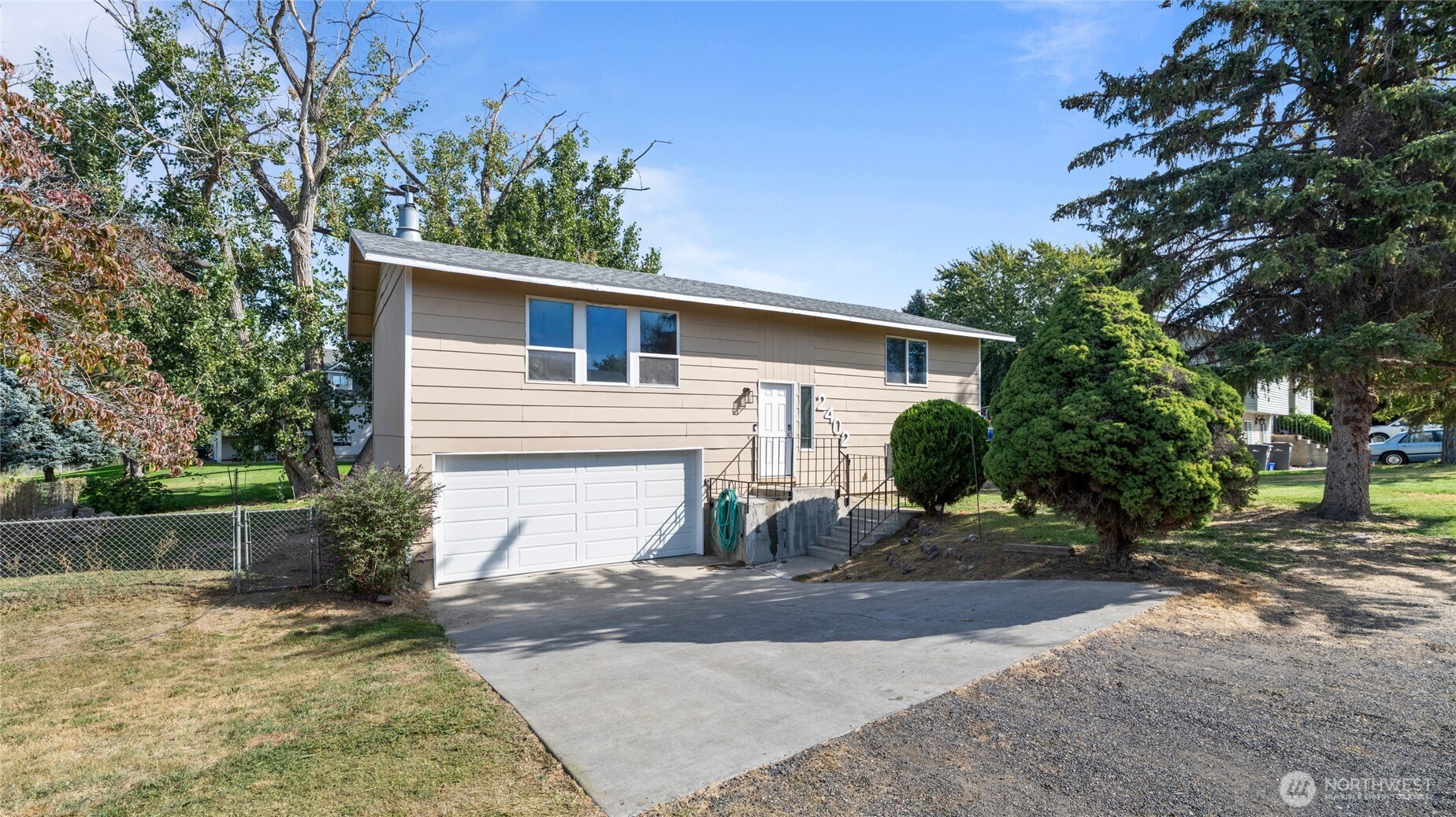 2402 W 16th Ave Property Photo 1