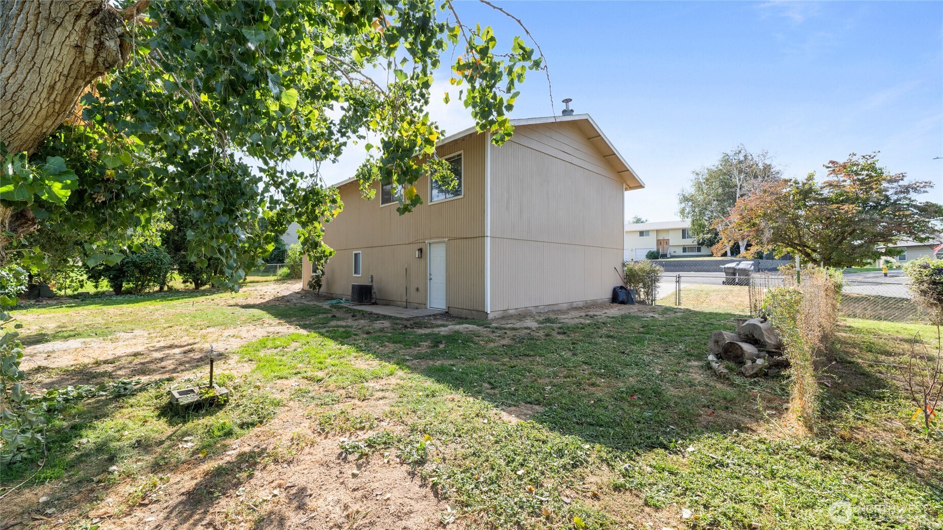 2402 W 16th Ave Property Photo 16