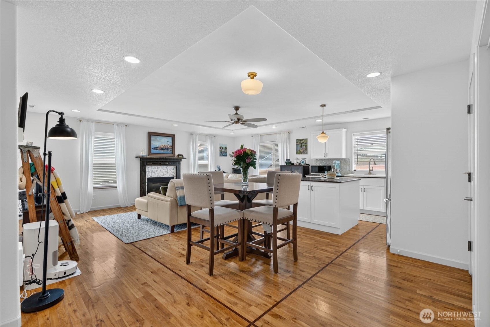 2710 N Sea Crest Avenue Property Photo 5