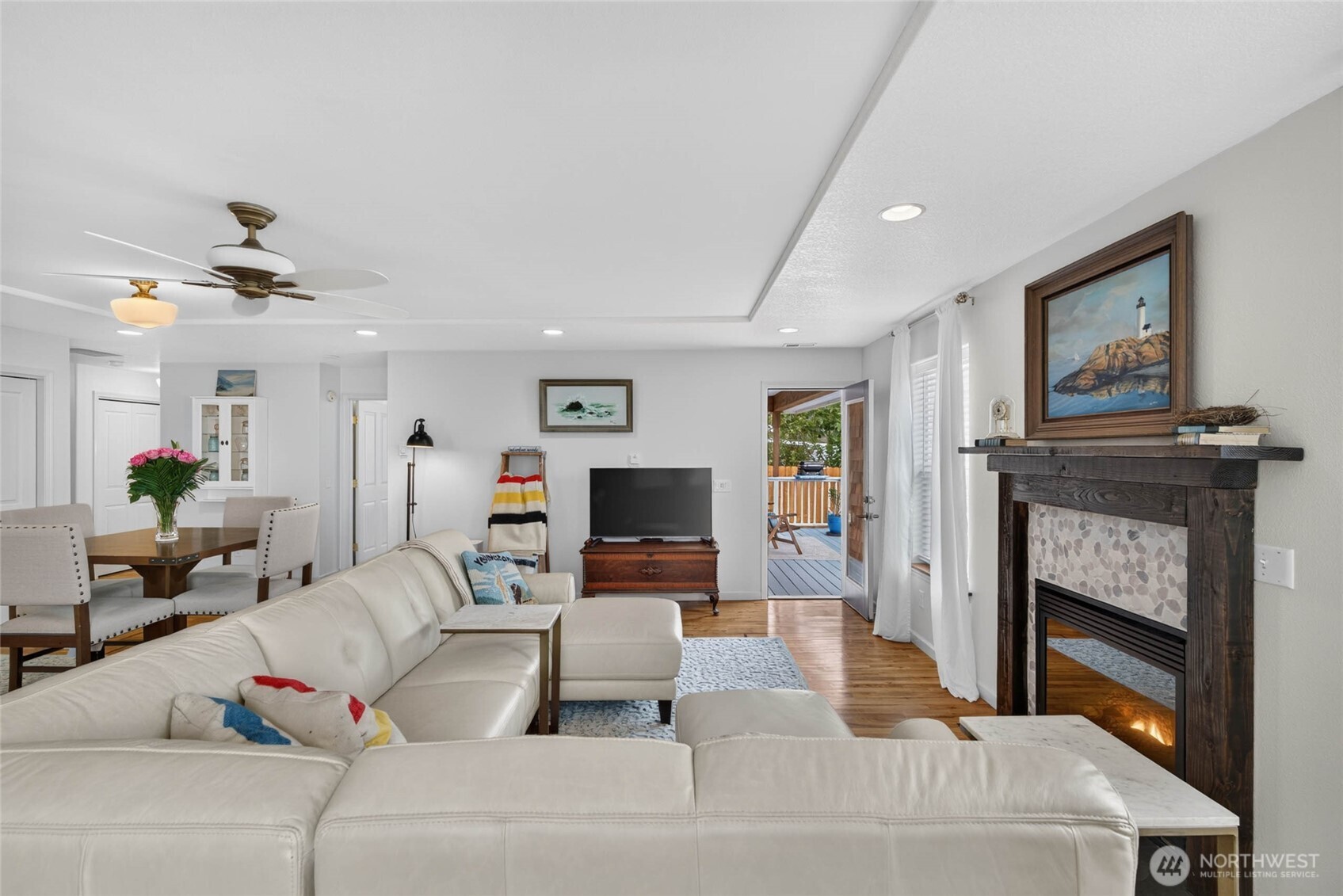2710 N Sea Crest Avenue Property Photo 8