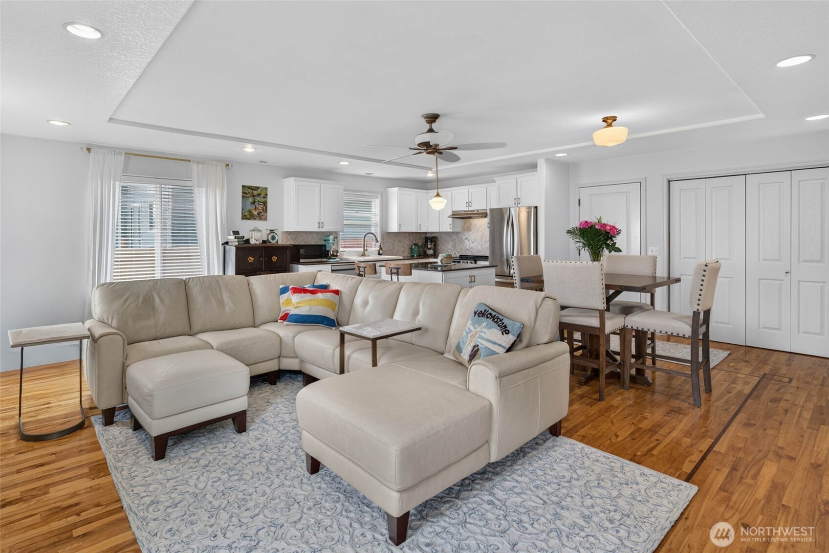 2710 N Sea Crest Avenue Property Photo 10