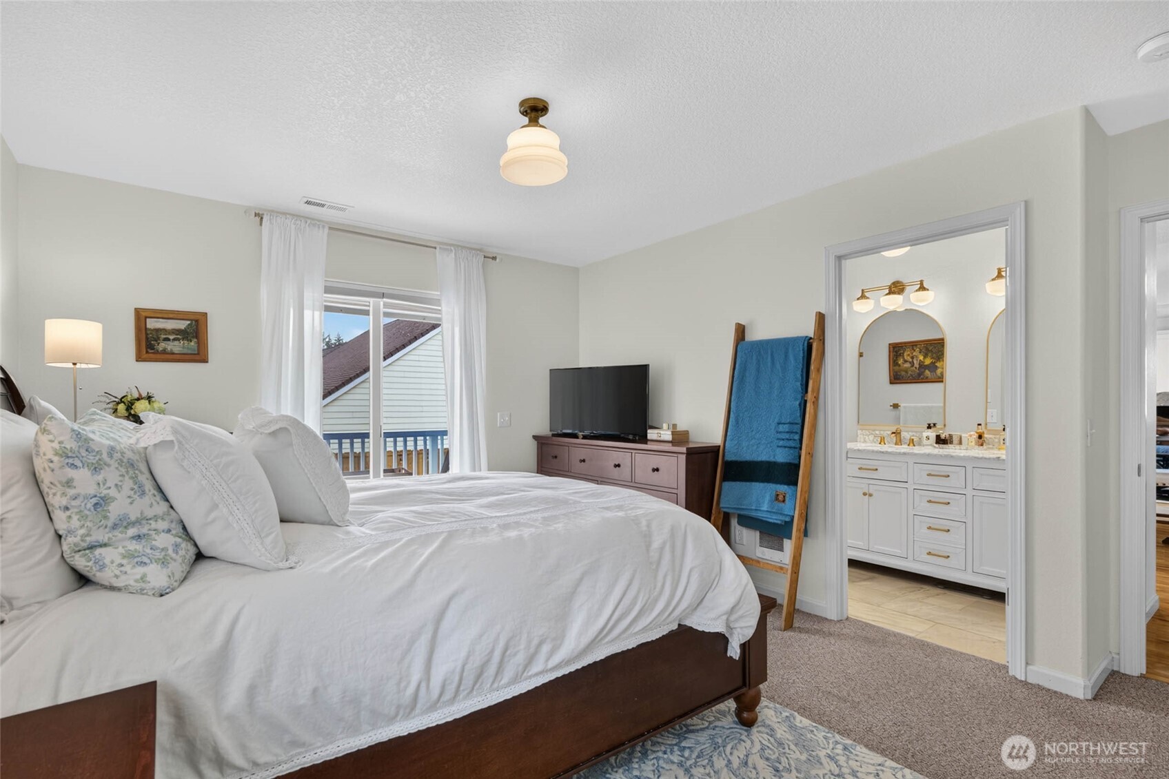 2710 N Sea Crest Avenue Property Photo 13