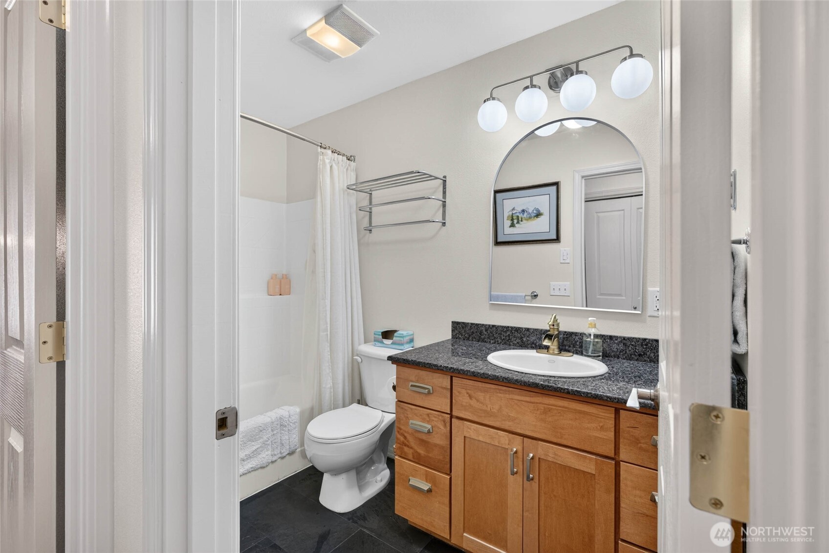 2710 N Sea Crest Avenue Property Photo 18
