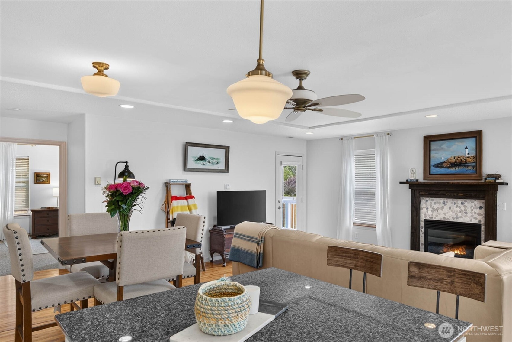 2710 N Sea Crest Avenue Property Photo 24