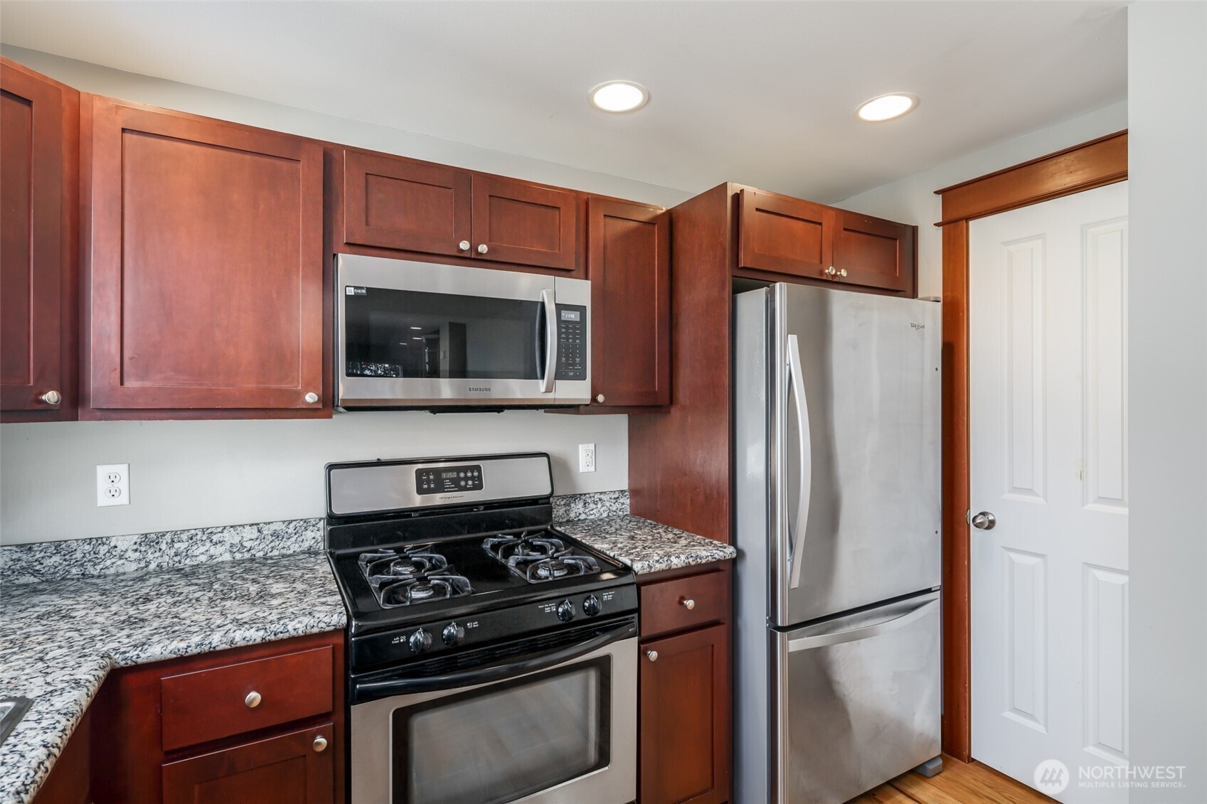 5260 Brooklyn Avenue B Property Photo 7