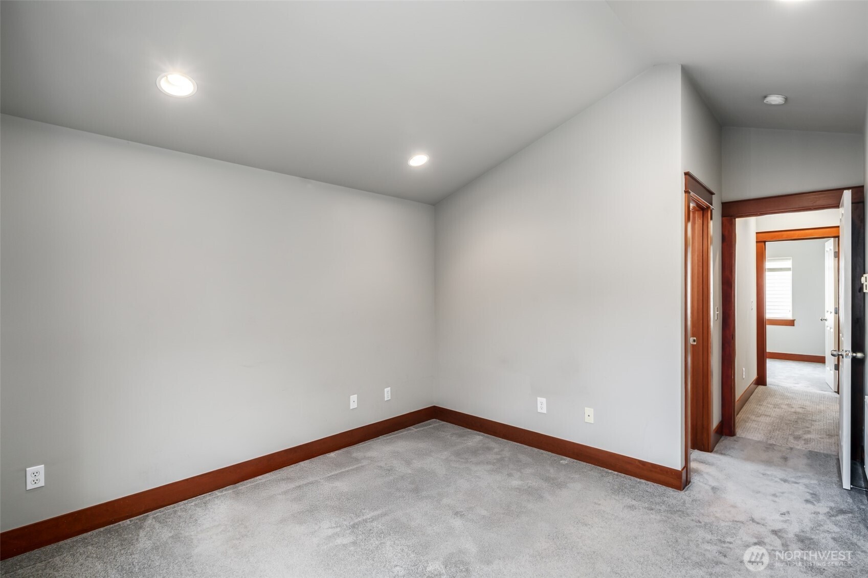 5260 Brooklyn Avenue B Property Photo 14