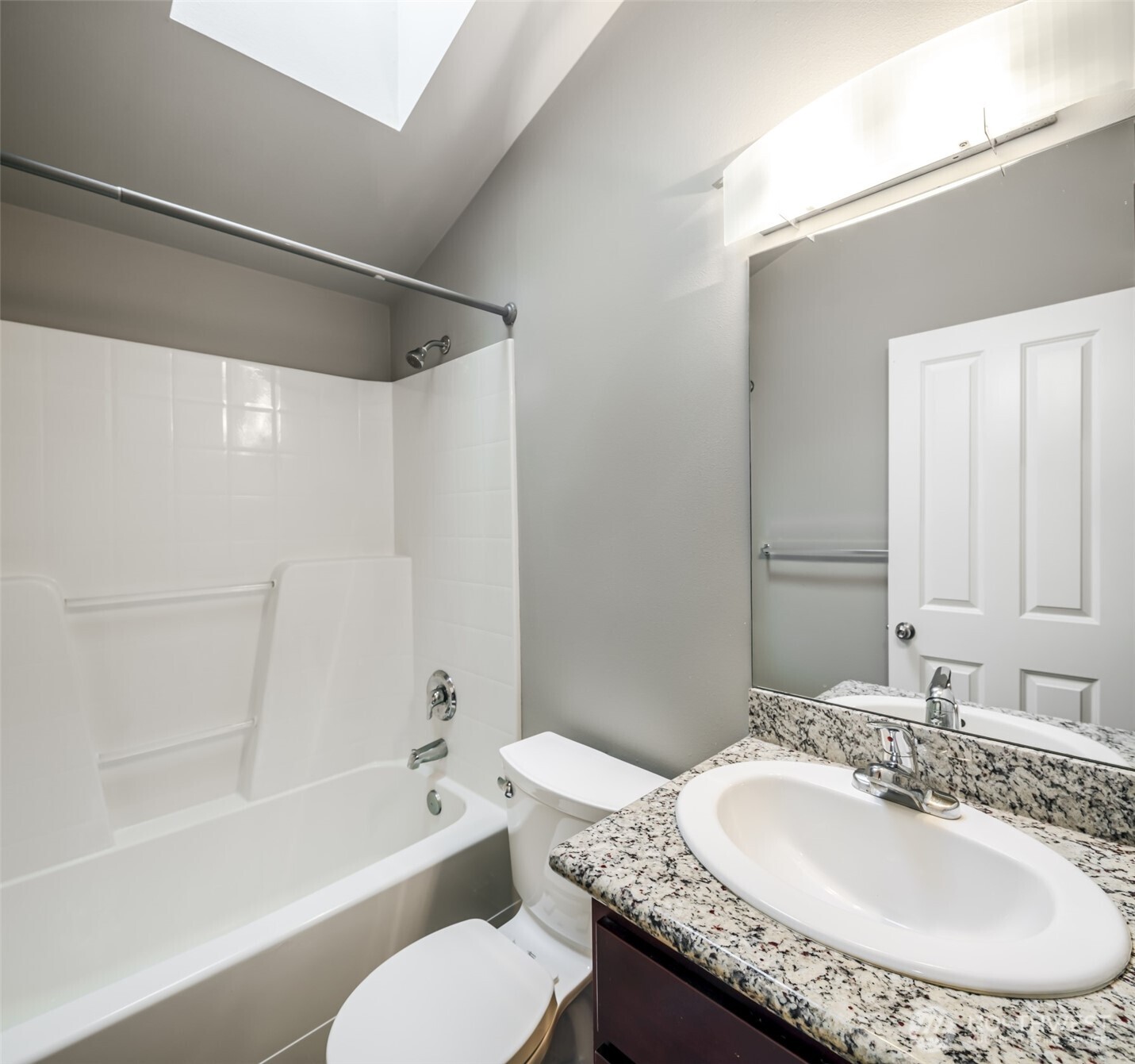 5260 Brooklyn Avenue B Property Photo 16