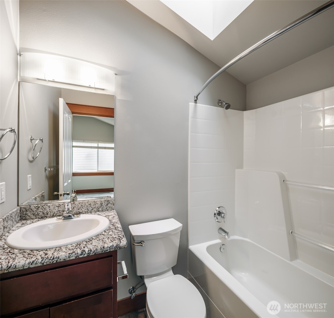 5260 Brooklyn Avenue B Property Photo 20