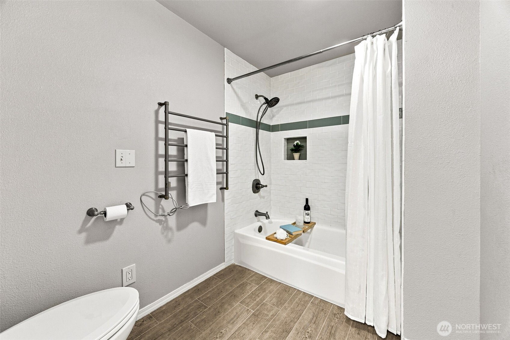 7016 Glen Terra Court Property Photo 17