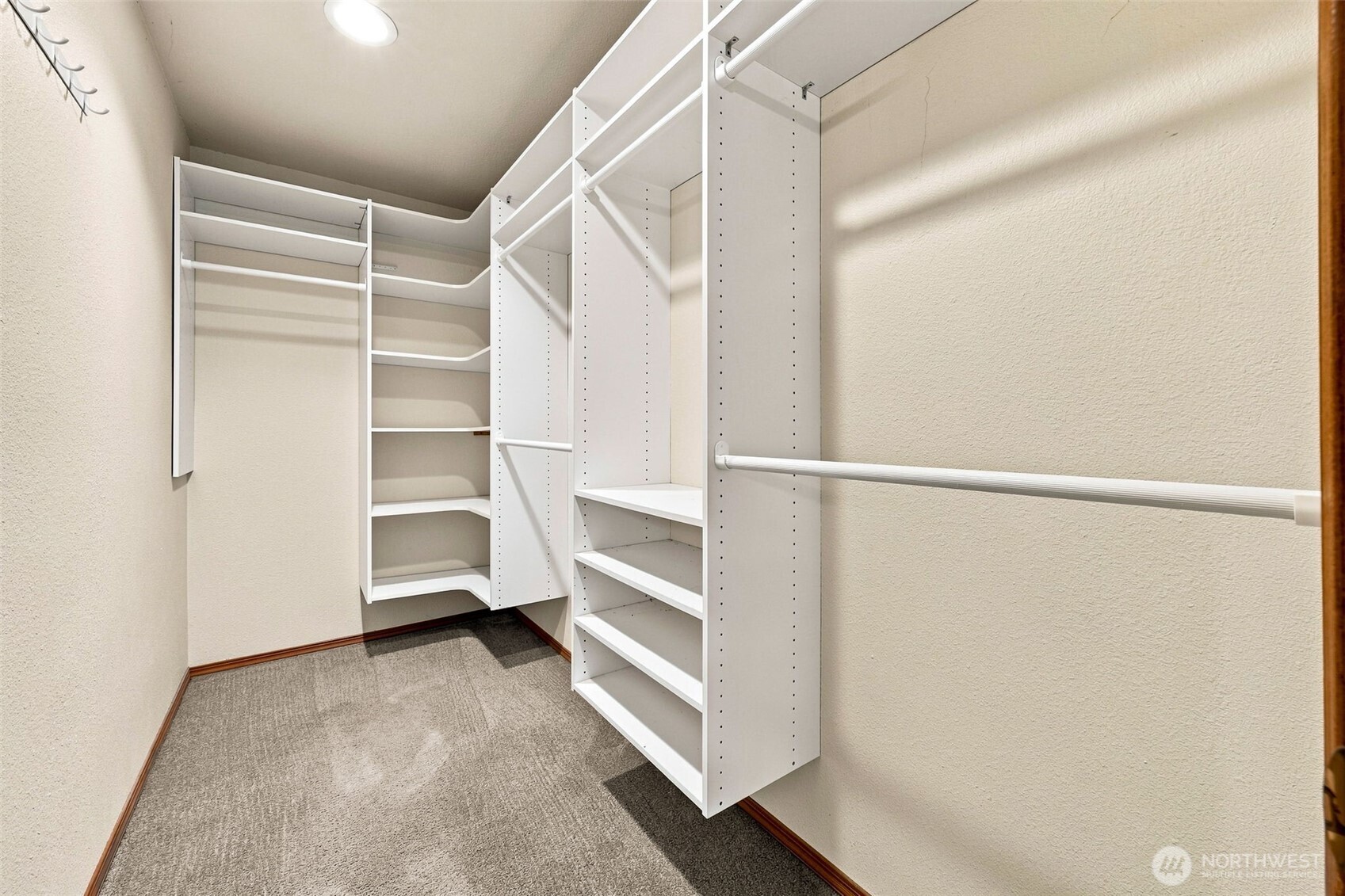 7016 Glen Terra Court Property Photo 18