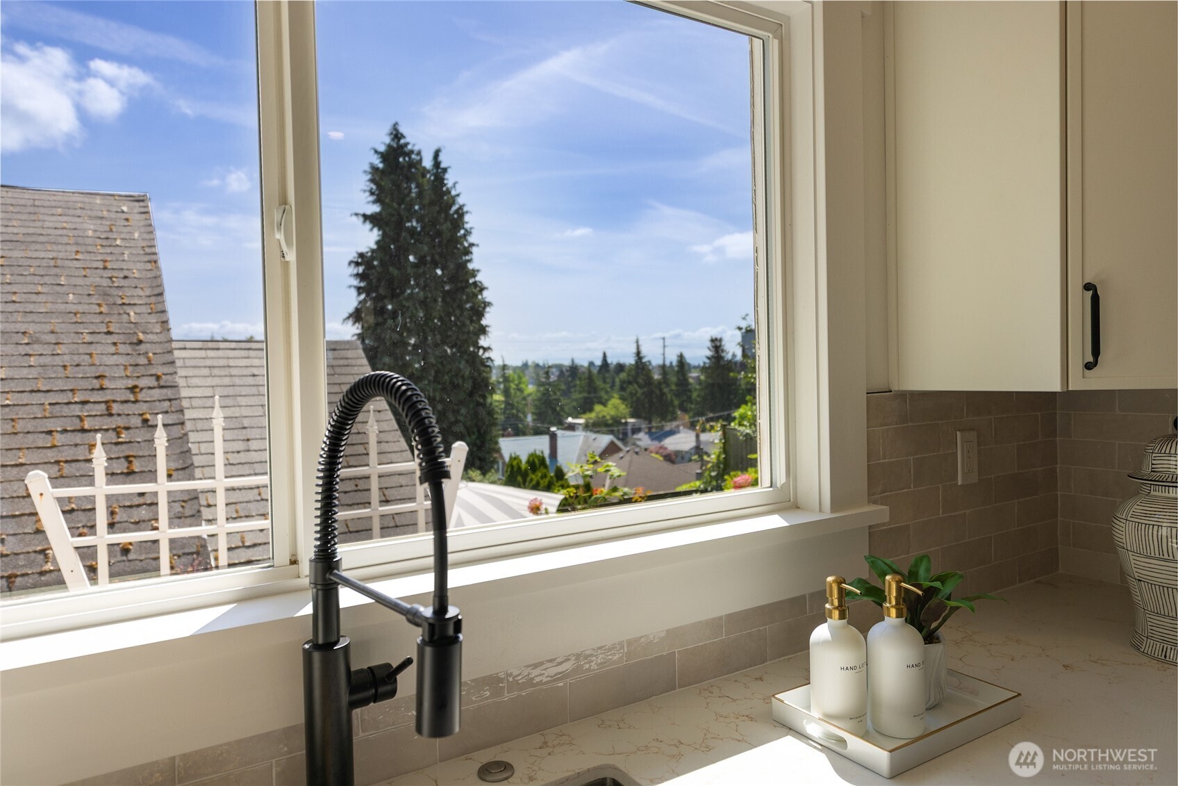 317 Ne 58th Street Property Photo 4