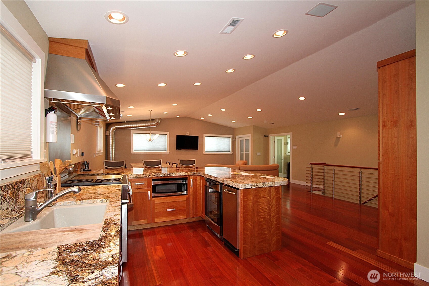 8011 Aurora Avenue Property Photo 11