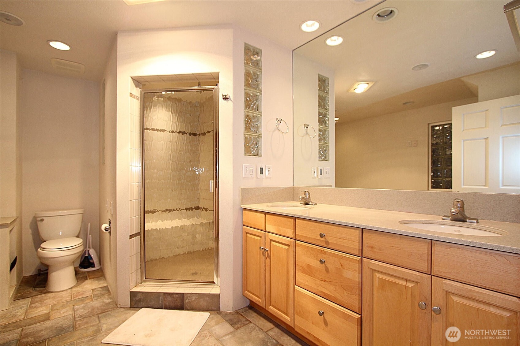 8011 Aurora Avenue Property Photo 29