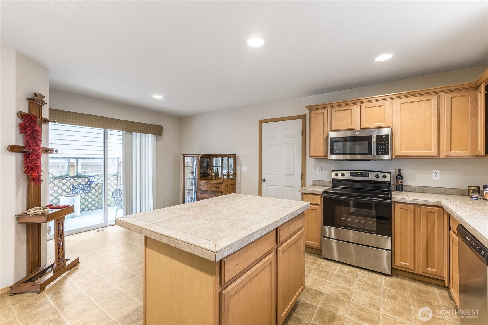 18311 96th Avenue Property Photo 7