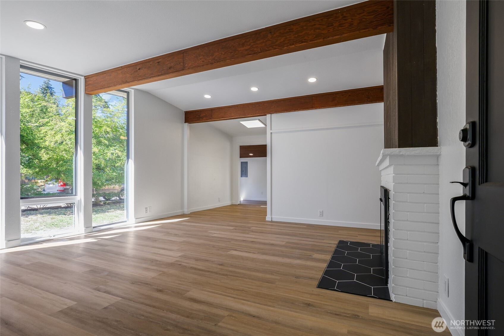 20224 1st Place Property Photo 5