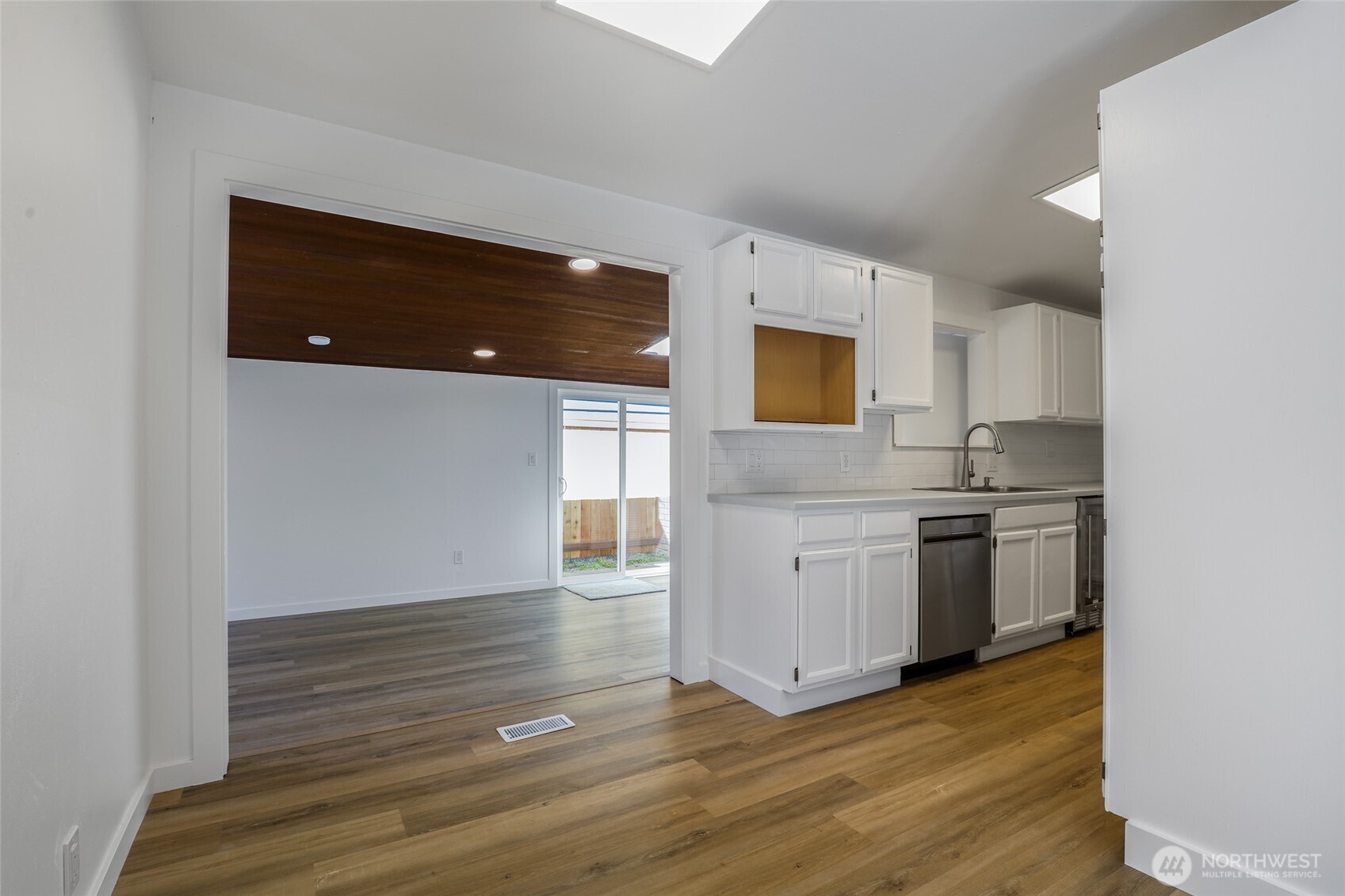 20224 1st Place Property Photo 7